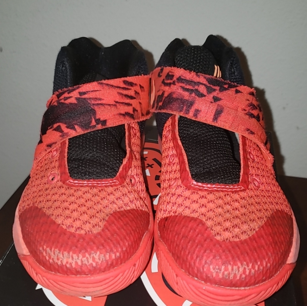 Kyrie 2 - Picture 2 of 2